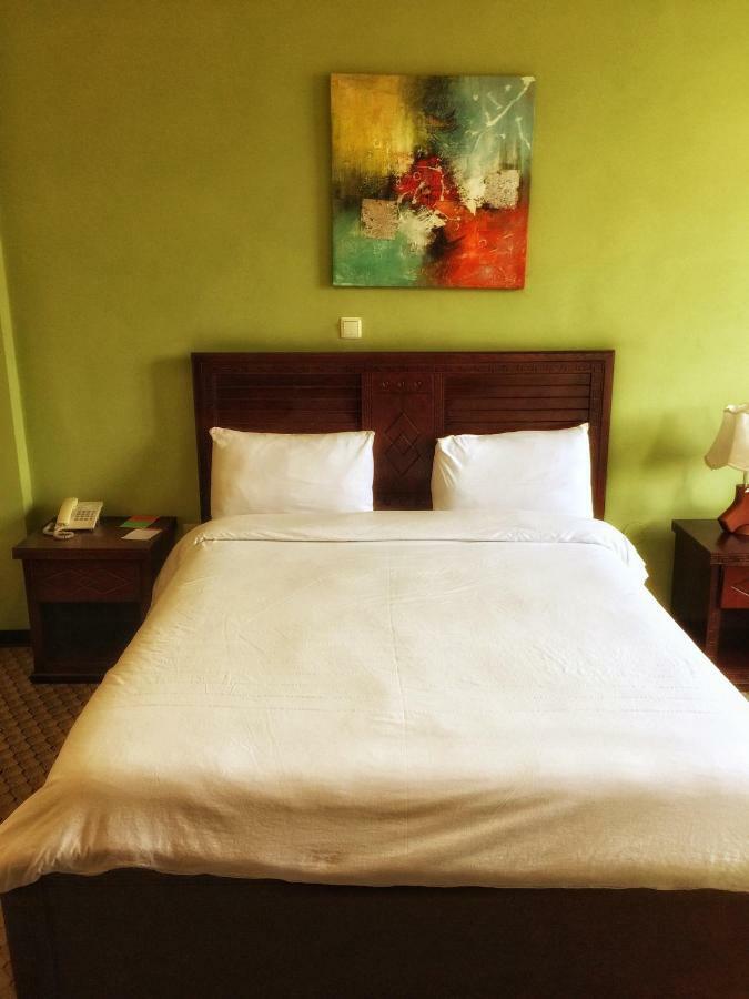 Top Ten Hotel 亚的斯亚贝巴 外观 照片