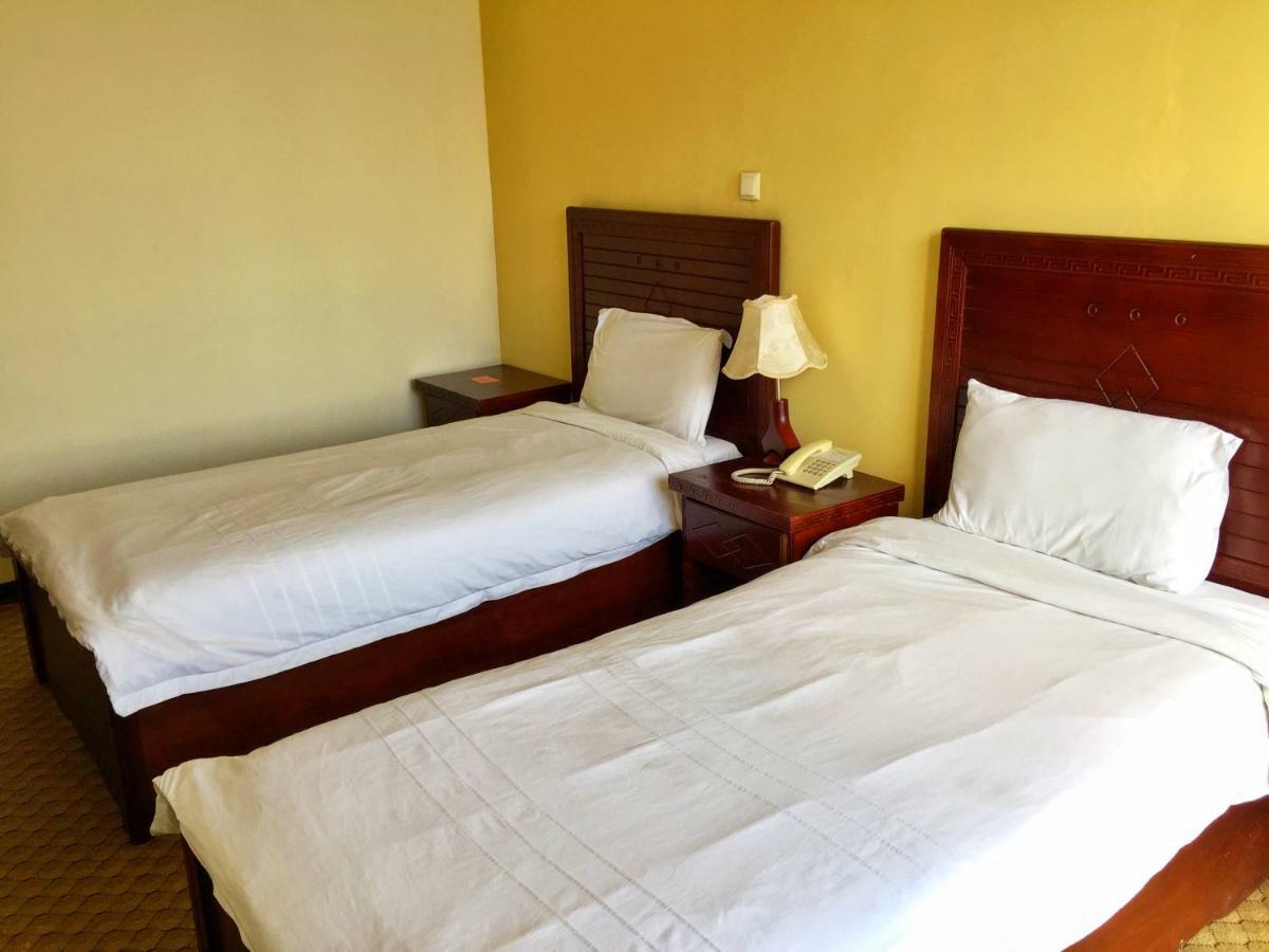 Top Ten Hotel 亚的斯亚贝巴 外观 照片