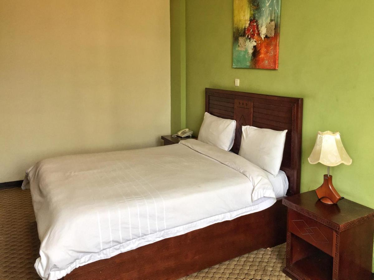 Top Ten Hotel 亚的斯亚贝巴 外观 照片